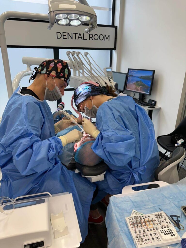 wstawienie implantów zębowych łódź